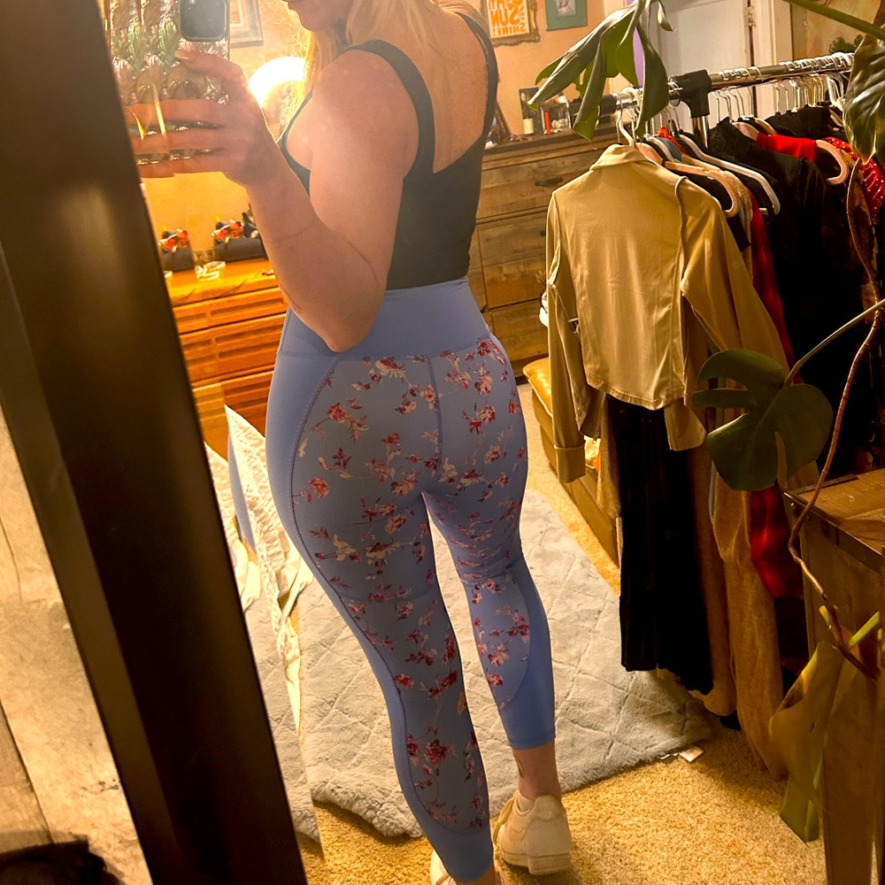 Fabletics floral leggings motion 360